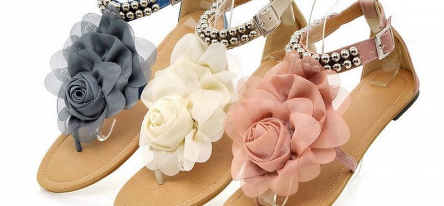 Chinelos com uma rosa da Aliexpress