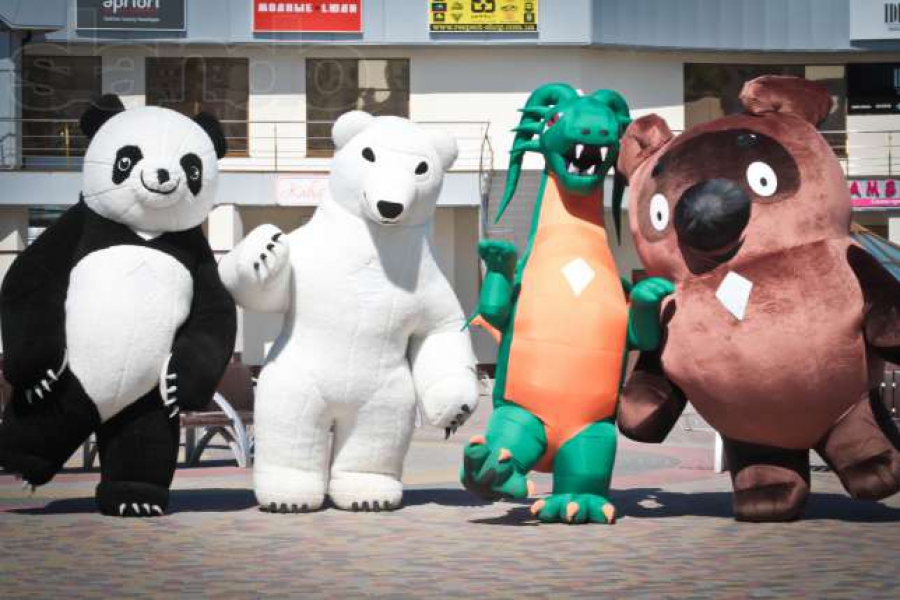 Bonecos em tamanho real ou bonecos gigantes
