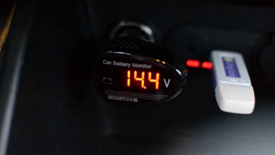Volt&iacute;metro term&ocirc;metro de carro em isqueiro